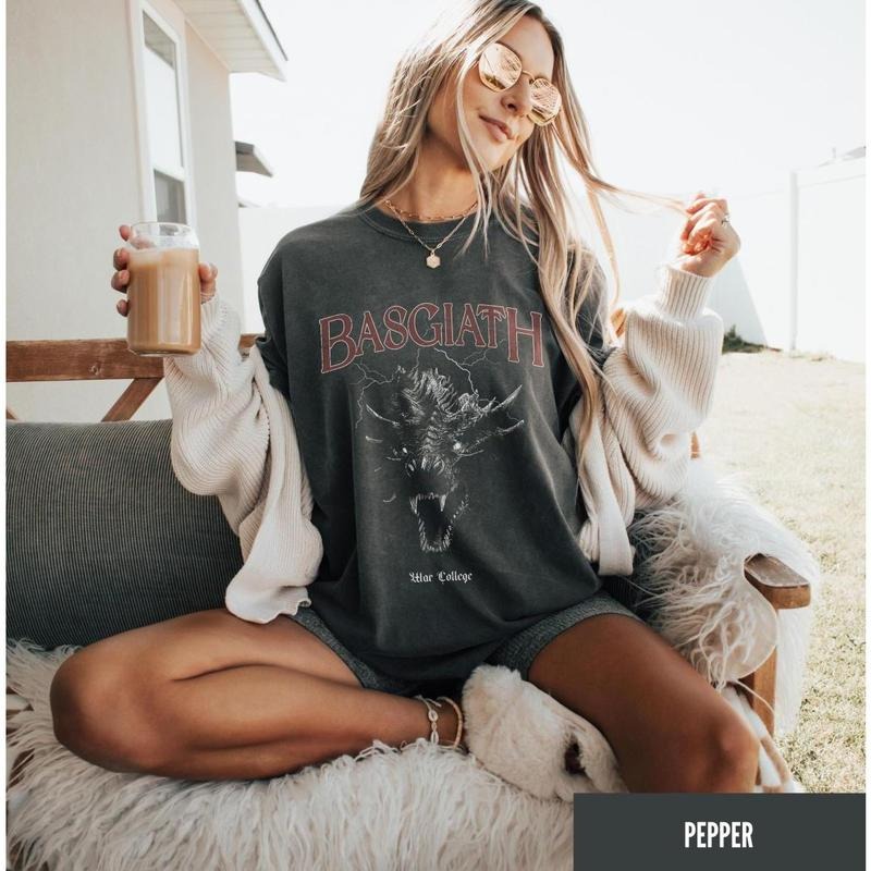 Basgiath war college shirt, Iron flame merch,, Vintage Fashion, Classic Styles for Everyone, Gildan Unisex, Premium...