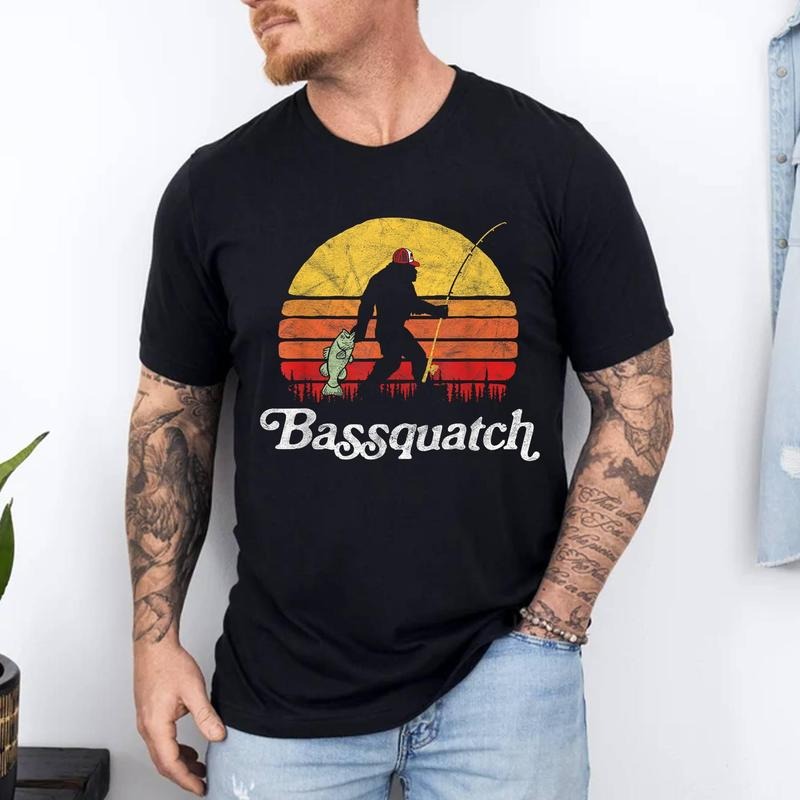 Bassquatch! Funny Bigfoot Fishing Retro Cotton Top Menswear T-Shirts, Hoodie, Sweatshirt