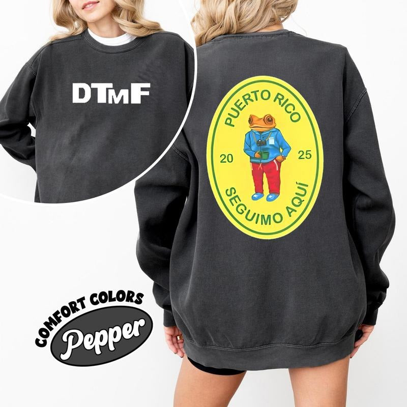 Bunny Debi Tirar Mas Fotos Shirt, Bunny DTMF Sweatshirt Hoodie | HypeDripTees.com