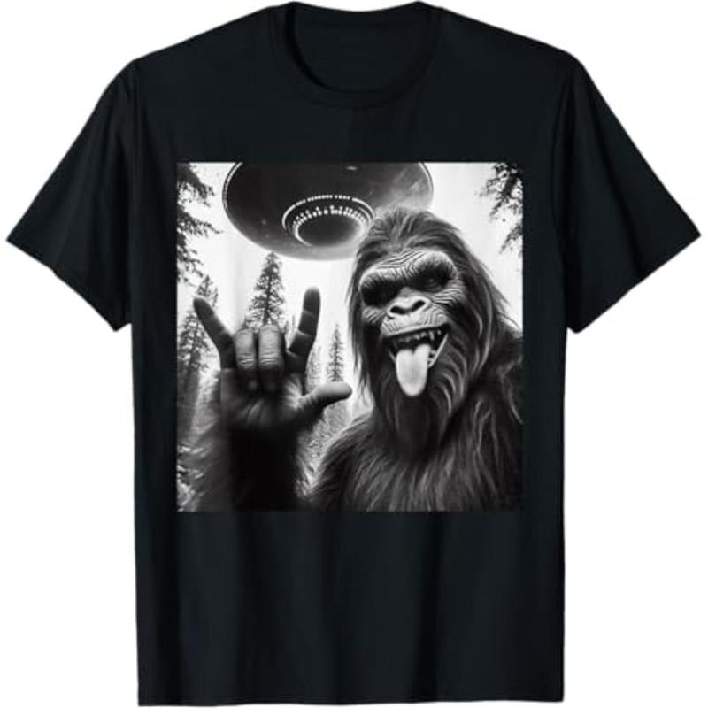 Casual T-shirt Funny Sasquatch Bigfoot Rock On Selfie With UFO Alien T-Shirt Hoodie, Sweatshirt | HypeDripTees.com