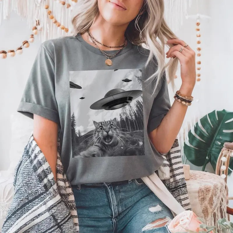 Cat UFO T-Shirt, Sweatshirt - Funny Alien Encounter Design - Cozy Crewneck for Cat Lovers and Sci-Fi Fans Hoodie