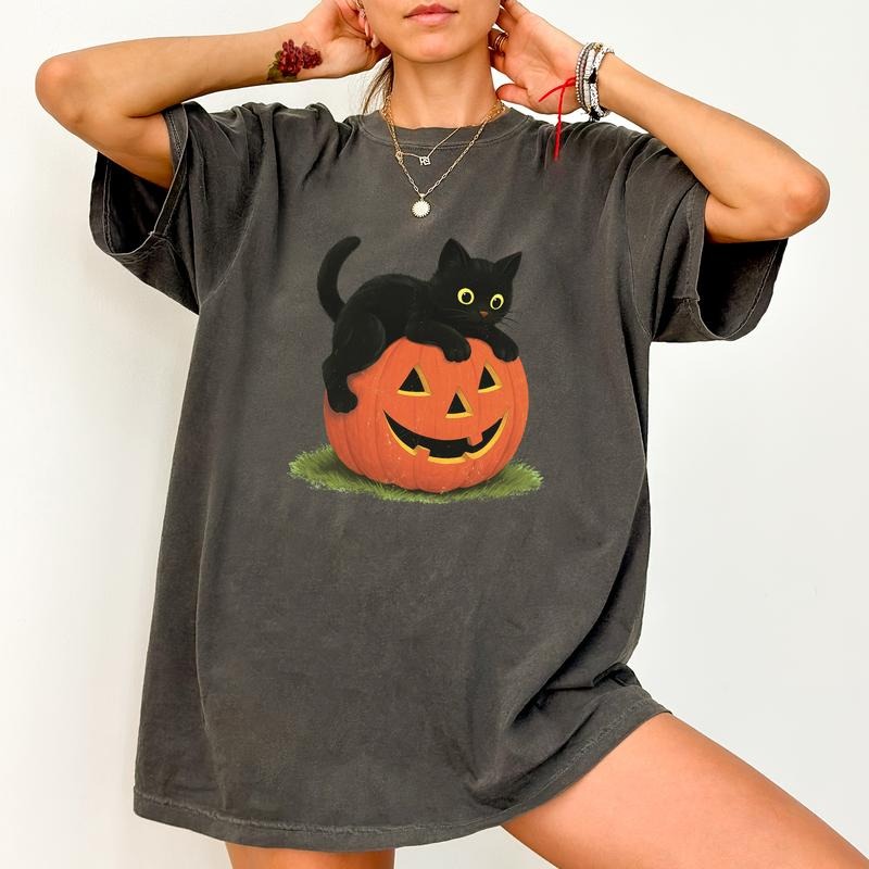 ChicCotton Vintage Black Cat On Pumpkin Comfort Colors Shirt, Retro 90s Halloween T-shirt, Fall Season Graphic Tee, Cat...