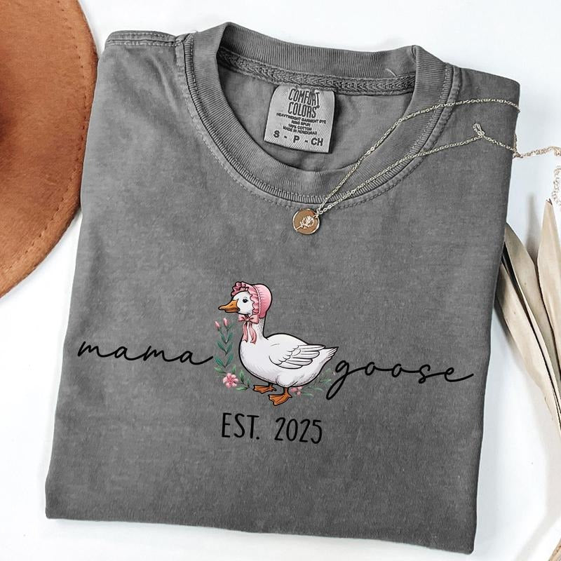 Comfort Colors Mama Goose Shirt, Vintage Mama EST 2025 Shirt, New Mom Gift, Mother's Day Gift, Unisex T-Shirt Hoodie,...