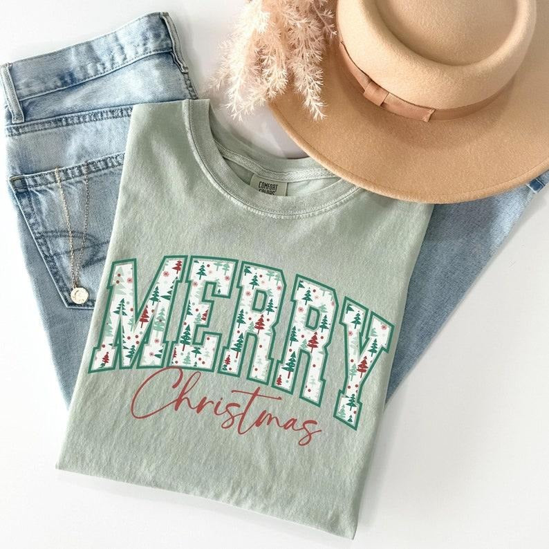 Comfort Colors Merry Christmas Shirt, Retro Women's Holiday Tee, Trendy Christmas Tshirt, Oversized Winter Shirt for Her,...