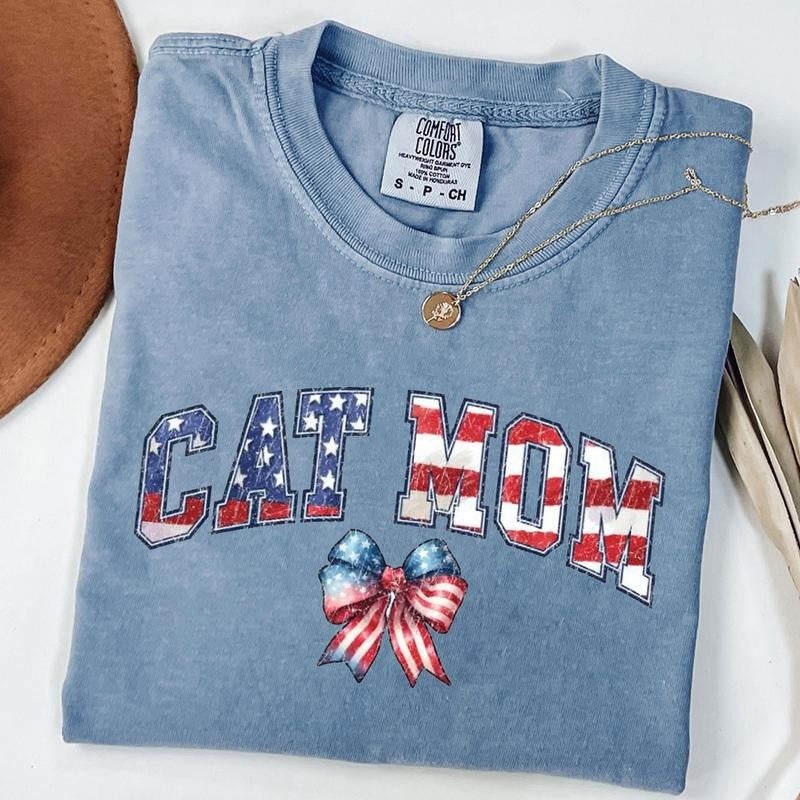 Comfort Colors Patriotic Cat Mom Shirt, 4th of July Cat Lover Tee, American Flag Pet Mom T-Shirt, USA Cat Mom Gift,...