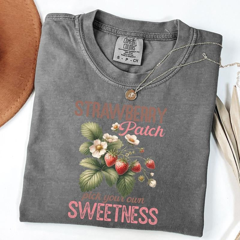 Comfort Colors Strawberry Vintage Shirt, Cute Fruit Design Tee, Everyday Casual Wear, Retro Graphic Tee, Casual Summer...