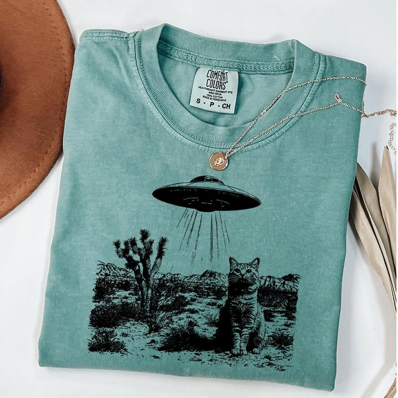 Comfort Colors Vintage UFO Cowboy Cat Shirt, Retro 90s Western Shirt, Wild West Kitten Shirt, Funny Gag Gift Tee Hoodie,...