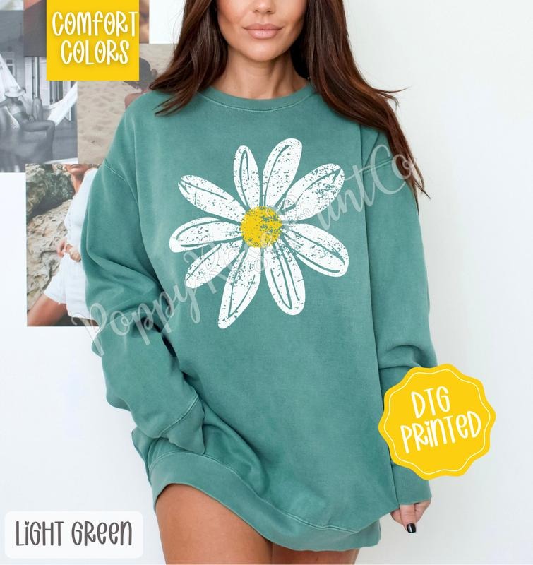 Daisy Comfort Colors Sweatshirt, Cute Floral Sweater, Trendy Women's Crewneck, Gift for Her T-Shirts, Hoodie