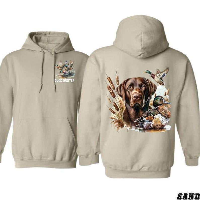 Duck Hunter T-shirt, Realistic Duck & Labrador Retriever Sweatshirt, Unisex Outdoor Hunting Hoodie, Retro Ideal for...