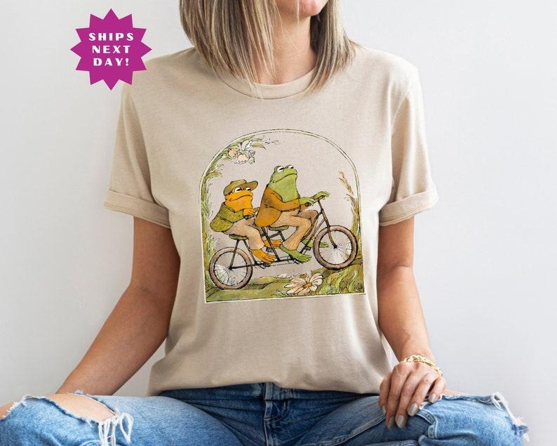 Frog and Toad T-Shirt, Vintage Classic Book shirt, Cottagecore Aesthetic shirts, Gift for Book Lover Hoodie, Sweatshirt