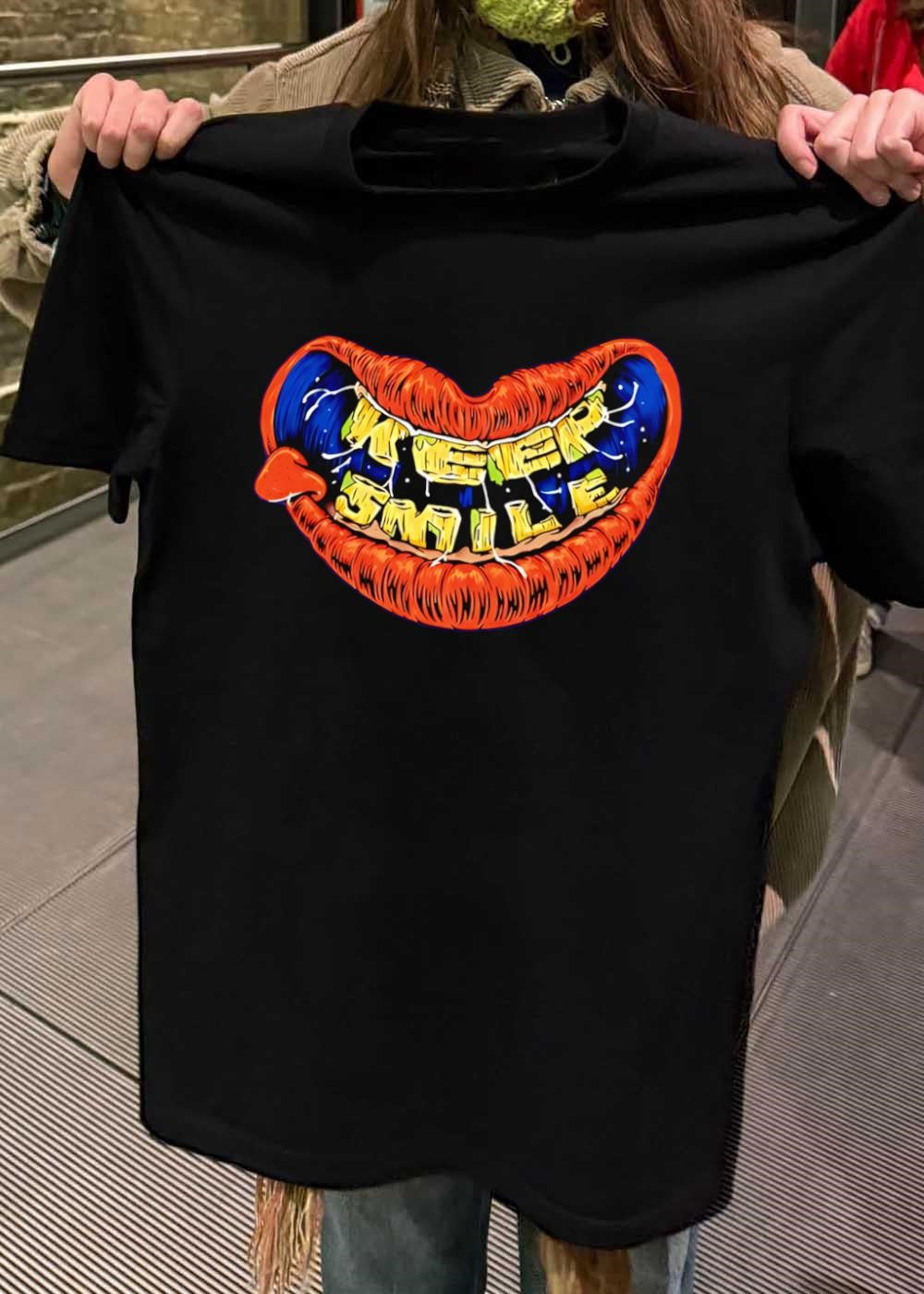 Keep Smiling Lips Graphic Keep Smile T-Shirt
