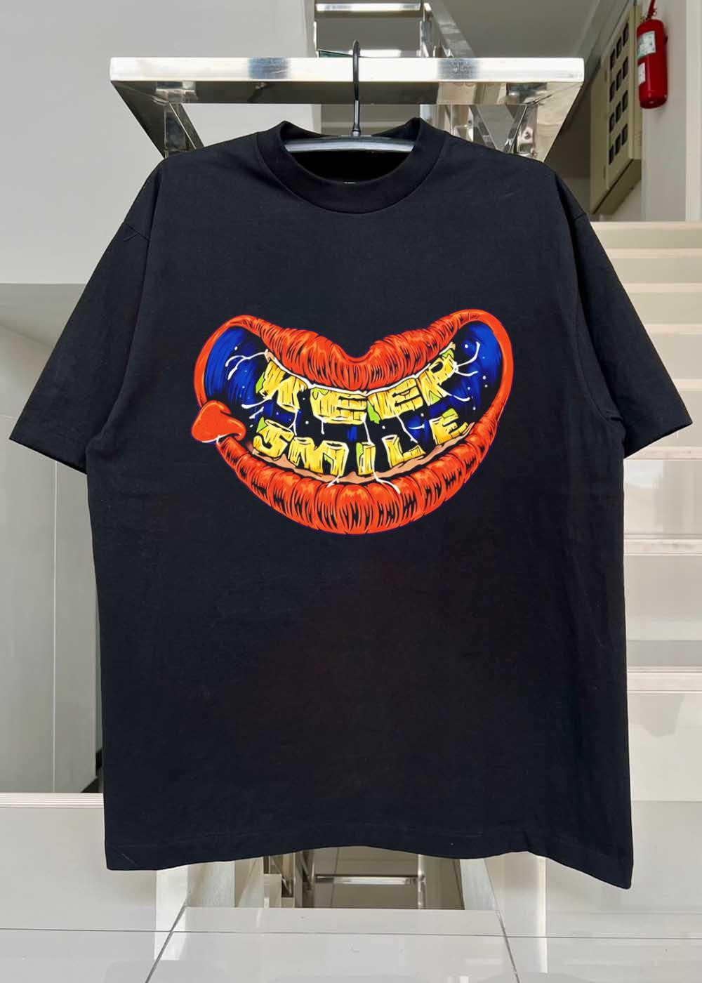 Keep Smiling Lips Graphic Keep Smile T-Shirt
