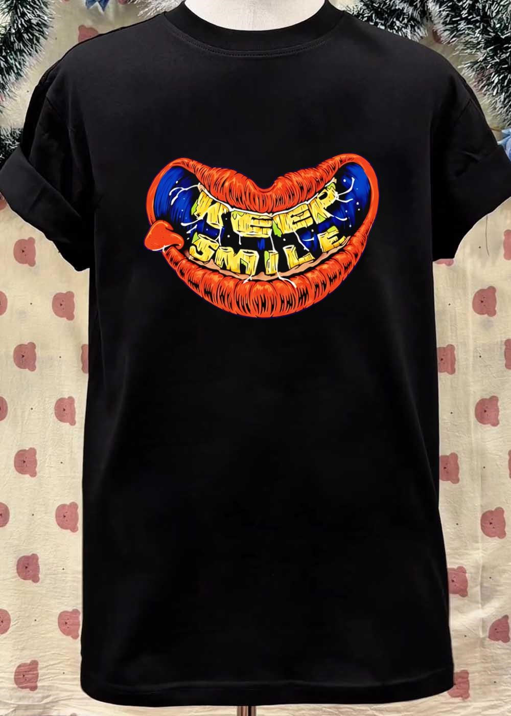 Keep Smiling Lips Graphic Keep Smile T-Shirt