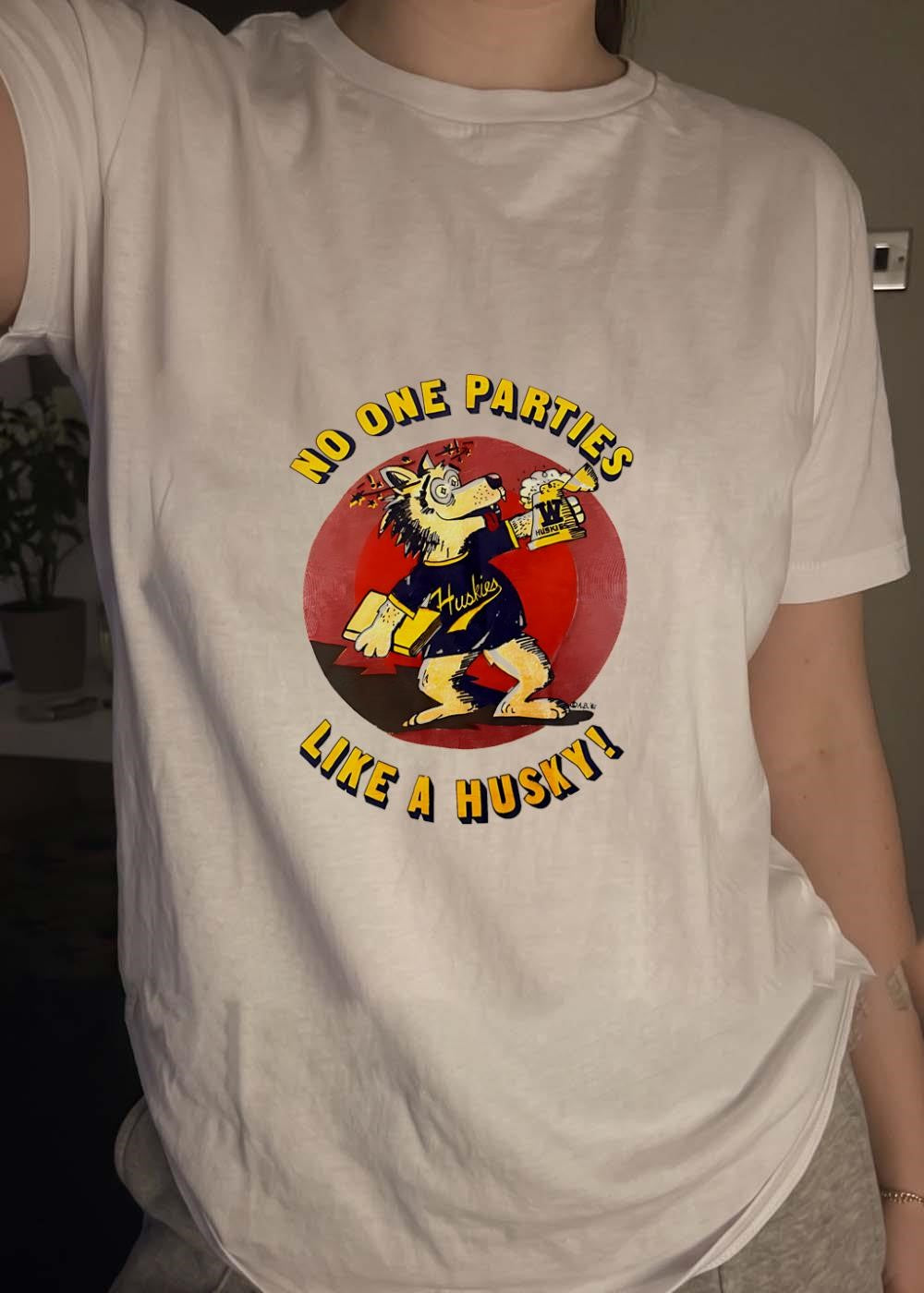 LB81 Wolf Drinking Beer and Carrying Book No One Parties Like a Husky Shirt