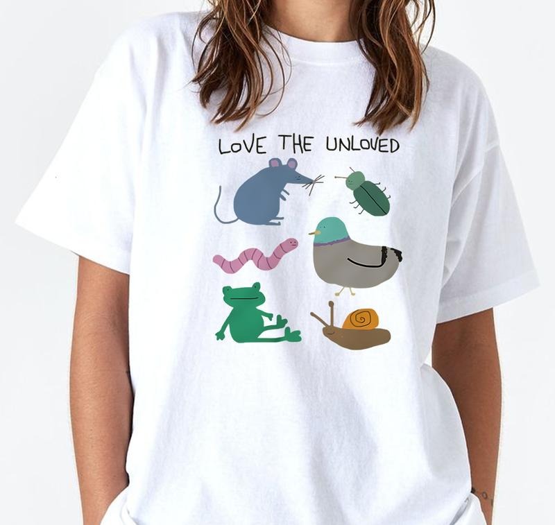 Love the unloved Funny Meme Graphic Tees T-Shirt Retro Design Relaxed Fit Unisex Streetwear Style Recycled Cotton Graphic...