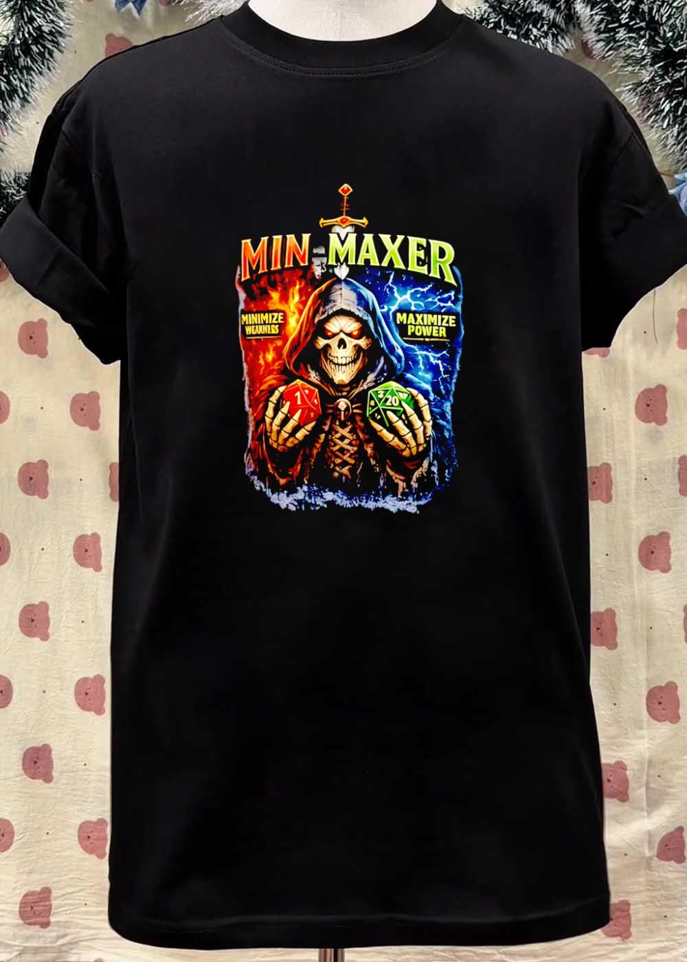 Min-Maxer Skull Gaming Apparel Minimize Weakness Maximize Power D20 T-Shirt