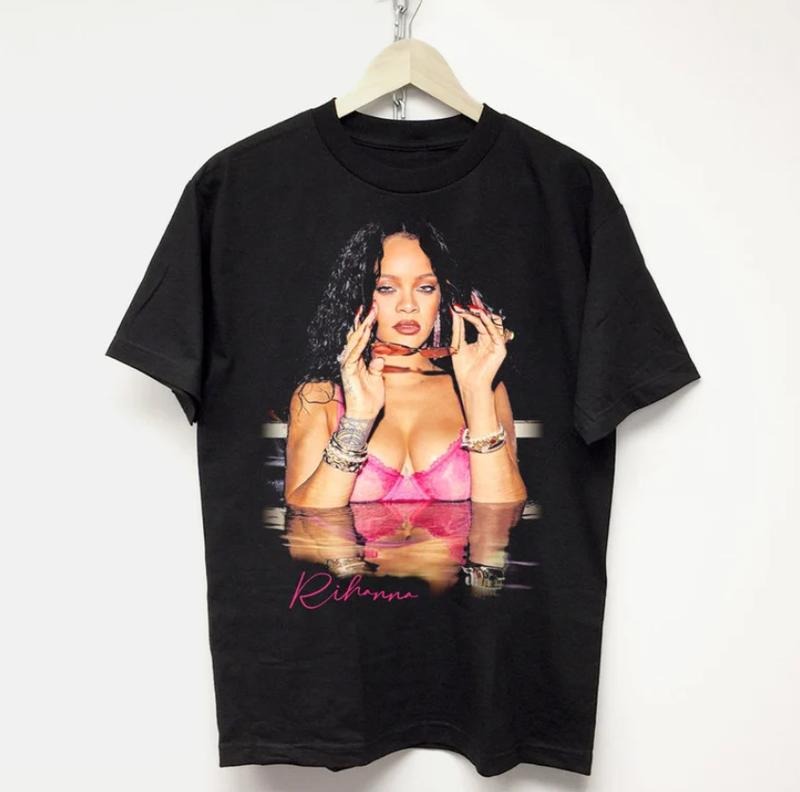 RIHANNA T-SHIRT vintage rap tee concert tee Hoodie, Sweatshirt | HypeDripTees.com