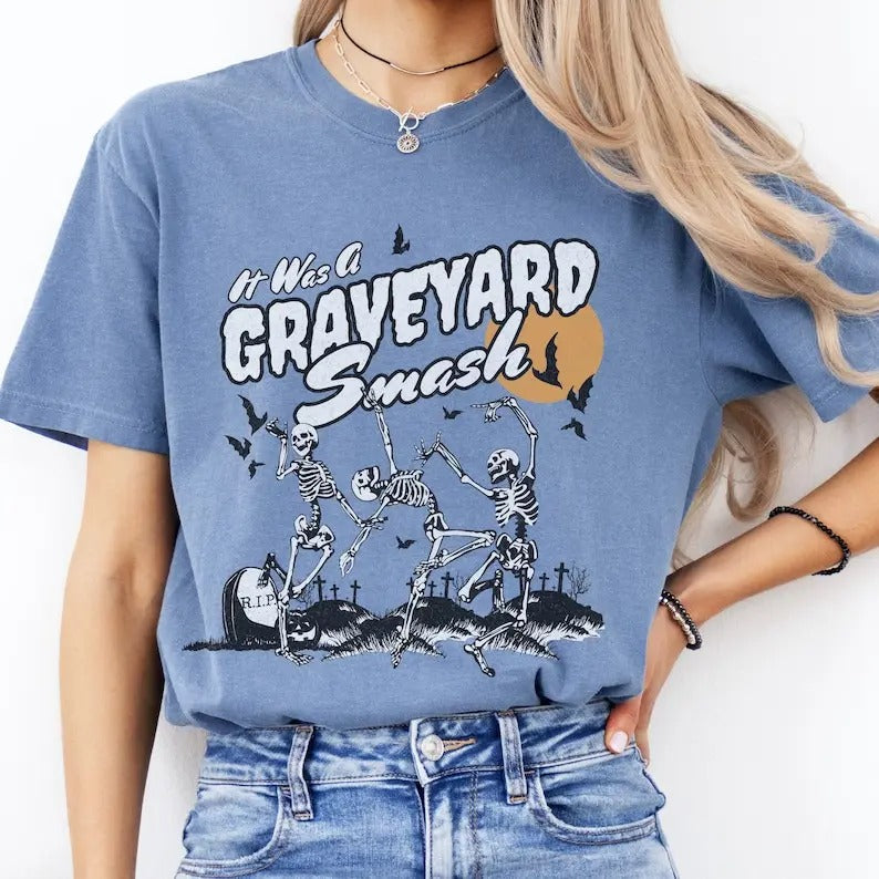 Retro Skeleton Halloween Comfort Colors T-shirt, Trendy Fall Tee, Spooky Season, Vintage Style Oversized Tee Cotton...