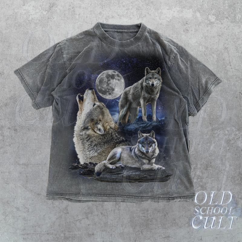 Three Wolves Howling Vintage Graphic T-shirts, Retro Wolf 90s Moon Tshirt, Wolf Lovers Gift, Relaxed Washed Tee, Unisex...