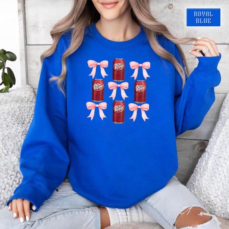 [Up To 5XL] Dr Pepper Sweatshirt, Dr. Pepper Sweater, Soda Crewneck, DR. Pepper Bow Coquette Sweatshirt, Cute Soda Drink Sweatshirt, Aesthetic Girly