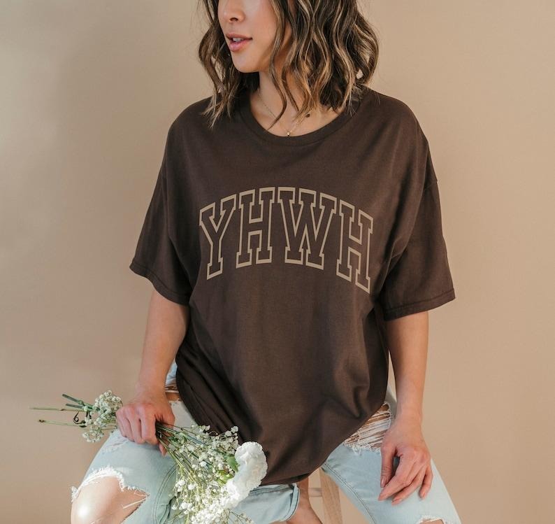 Varsity YHWH Shirt Christian T-shirt For Men Aesthetic Christian Apparel YAHWEH T-shirt Christian Streetwear Merch Church...