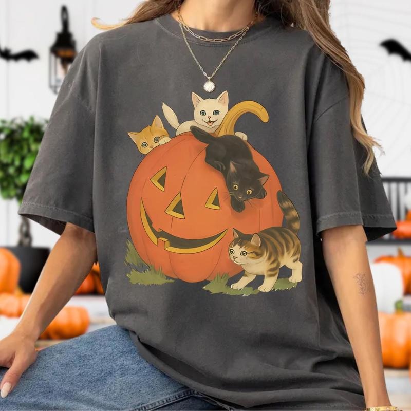 Vintage 90s Cat Halloween Comfort Colors T-shirt, Retro Cute Cats Fall Vibes Tee, Vintage Jack-o-lantern Graphic Shirt...