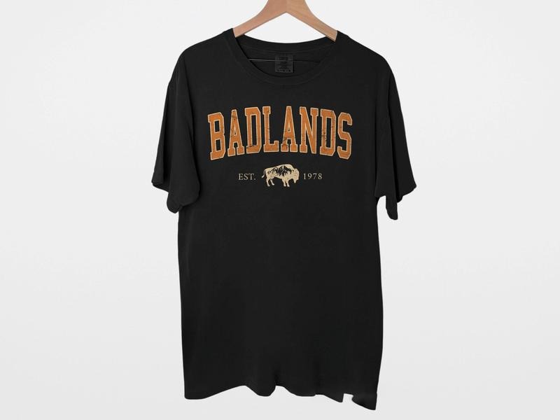 Vintage Style Badlands Comfort Colors Shirt, National Park Tshirt, Family Vacation Gift, Badlands National Park Unisex...