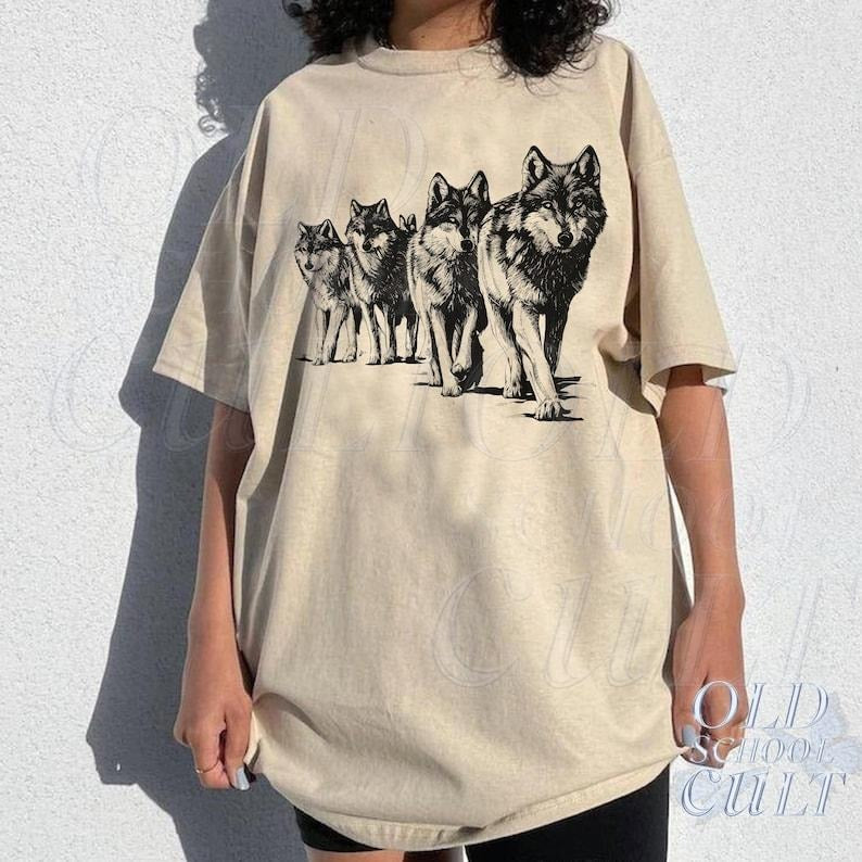 Vintage Wolf 90s Graphic T Shirt Hoodie Sweater, Wolf Lovers Retro Tee, 2000s Nature Shirt, Vintage Unisex Oversize Tee, Cute Wolf Gift, Beige Shirt