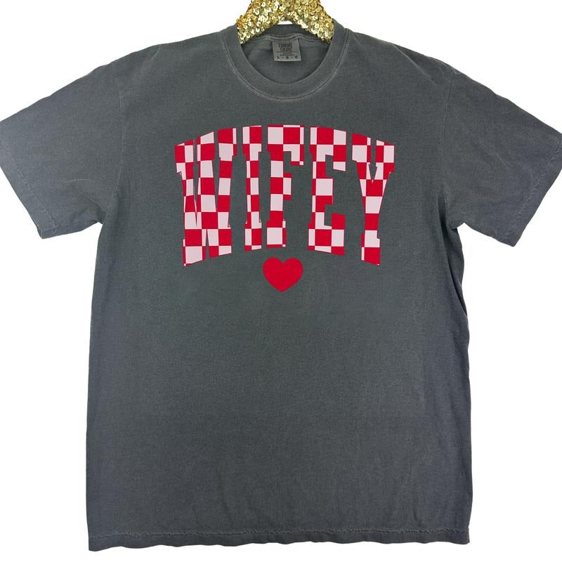Wifey Checkered Comfort Colors T-Shirt Hoodie, Sweatshirt | HypeDripTees.com