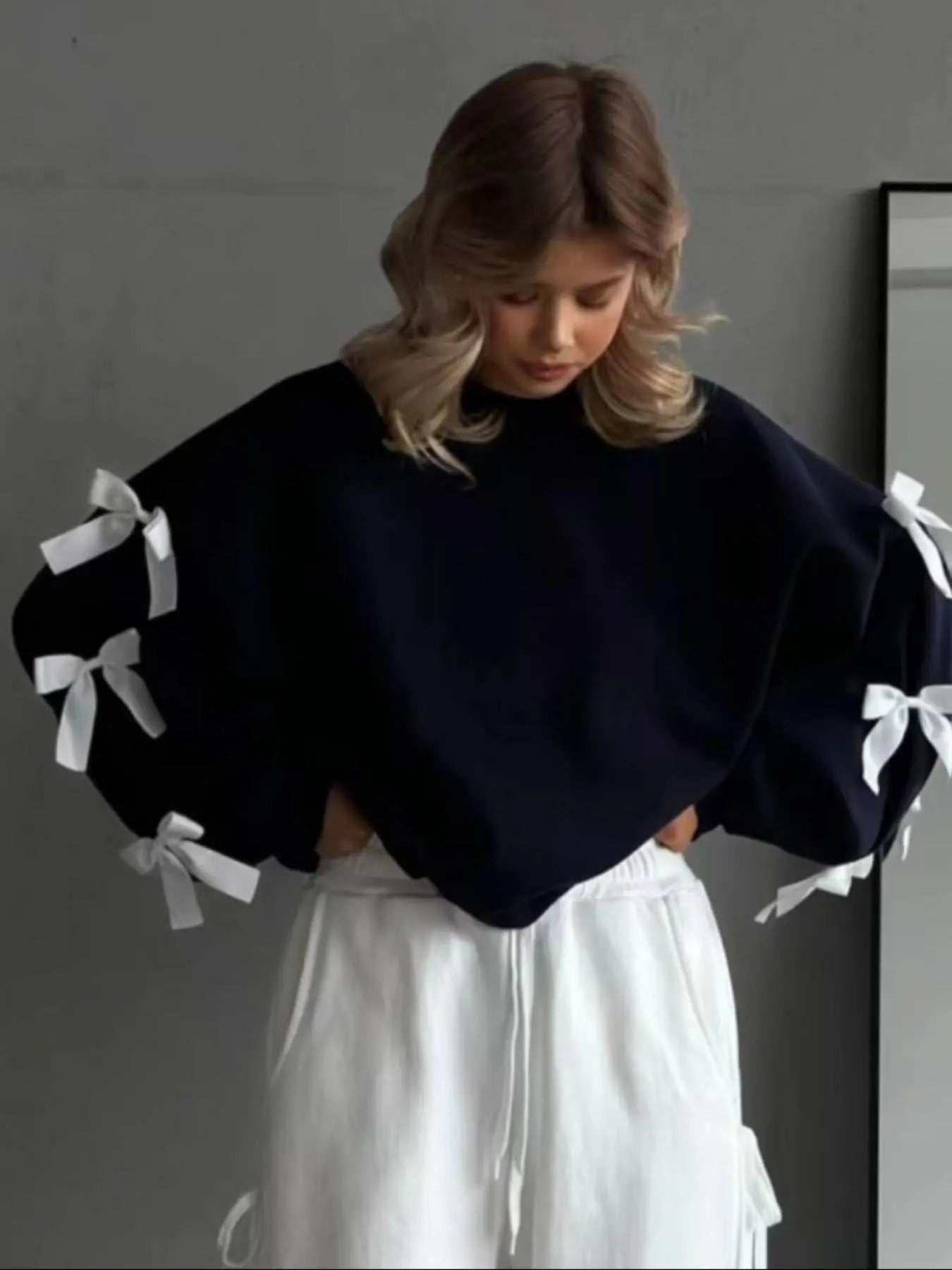 Women's Bow Decor Long Sleeve Sweatshirt, Casual Long Sleeve Pullover for Spring & Fall, Fashion Women's Top for Daily...