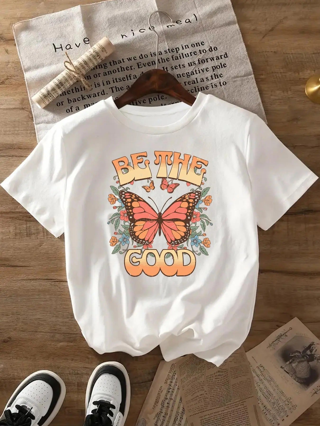 Women's Butterfly & Floral Print Round Neck Tee, Fashion Casual Crew Neck Short Sleeve T-Shirt for Daily Holiday Vacation...