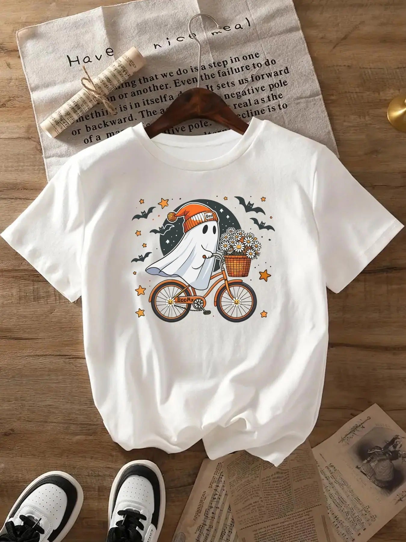 Women's Cartoon Ghost Print Round Neck Tee, Casual Short Sleeve Crew Neck T-shirt for All Seasons, Fashion Women's Top...