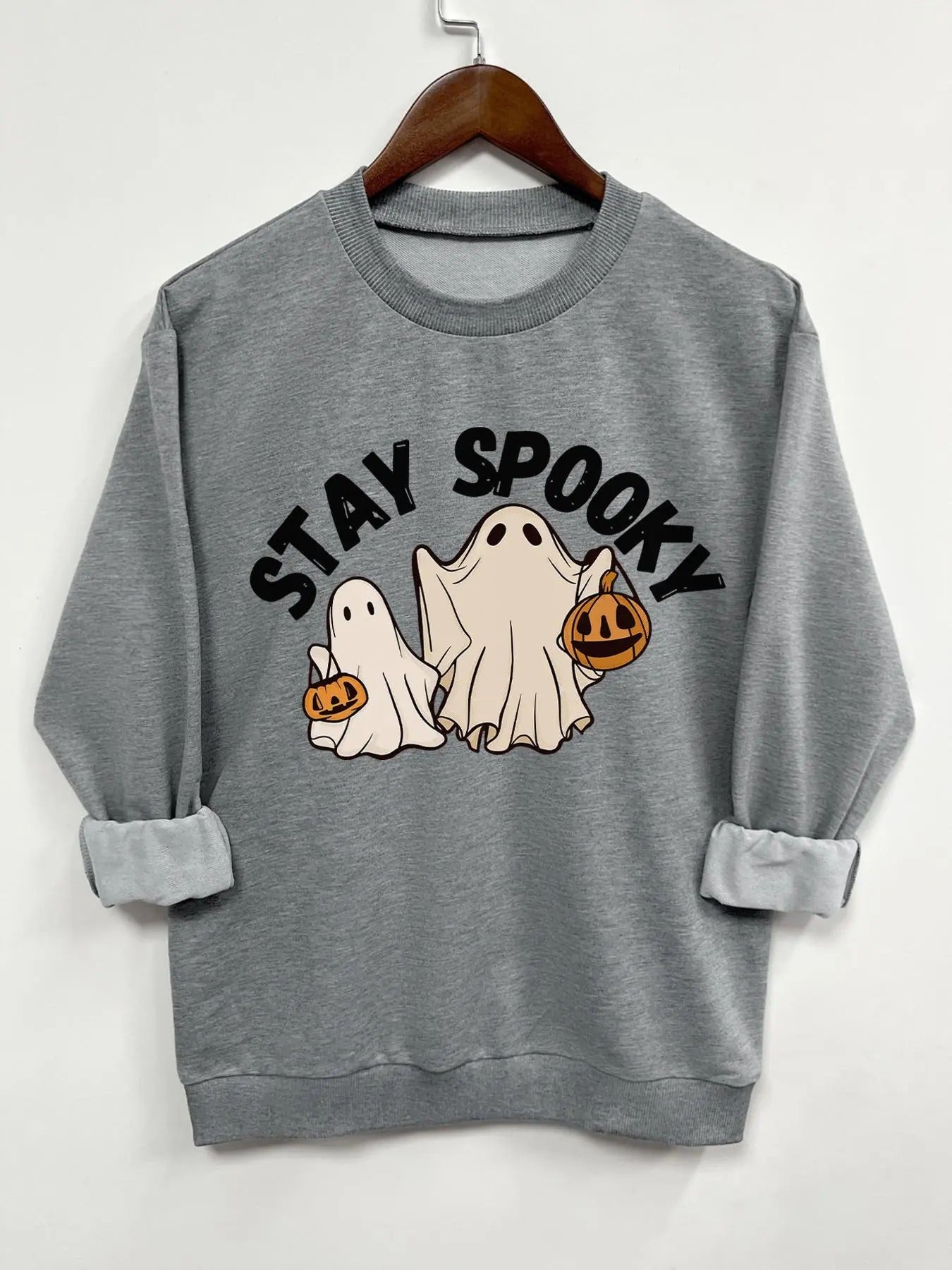 Women's Halloween Themed Cartoon Ghost & Letter Print Crew Neck Sweatshirt, Cute Casual Long Sleeve Pullover for Daily...