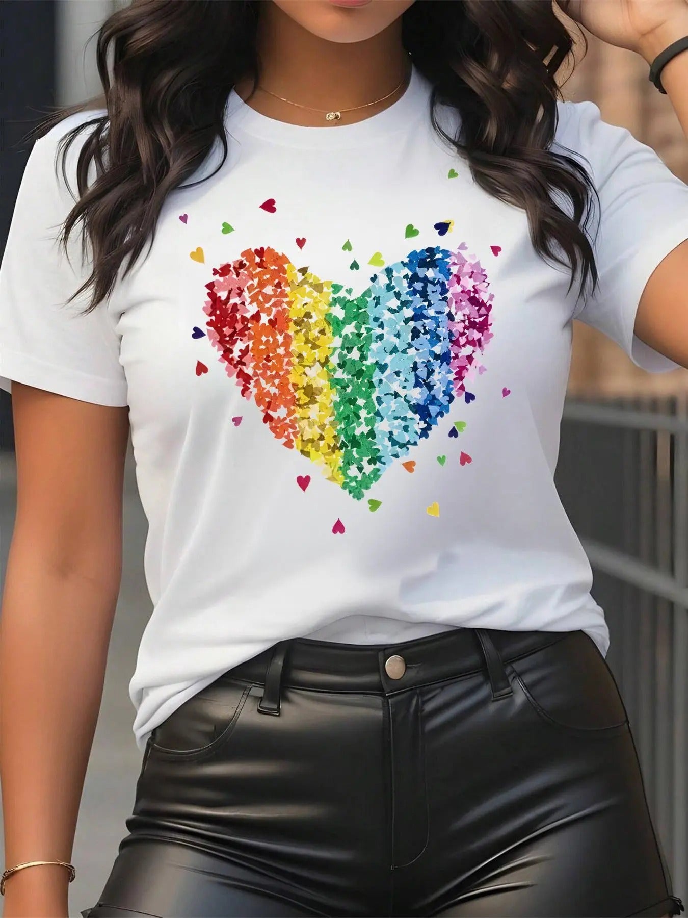 Women's Heart Print Round Neck Graphic Tee, Vintage Trendy Casual Short Sleeve T-shirt for Daily Wear, Ladies Summer...