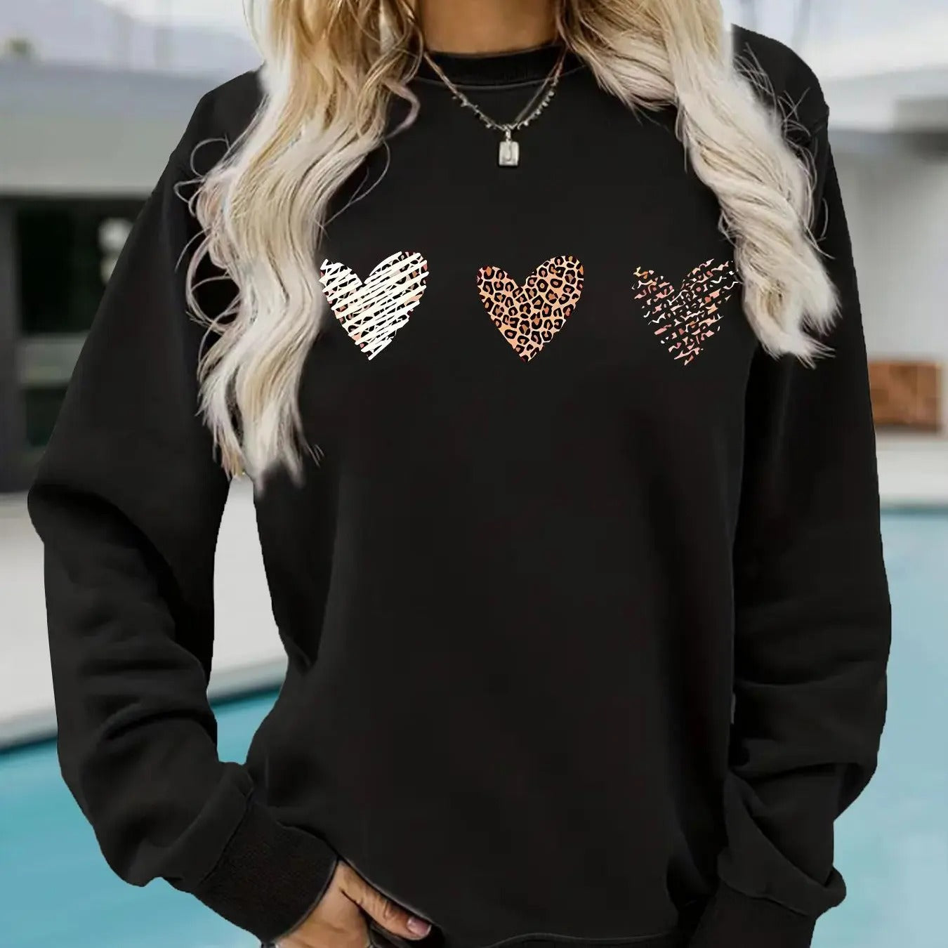 Women's Heart Print Round Neck Sweatshirt, Fashion Casual Long Sleeve Crew Neck Pullover for Daily Outdoor Wear, Women...