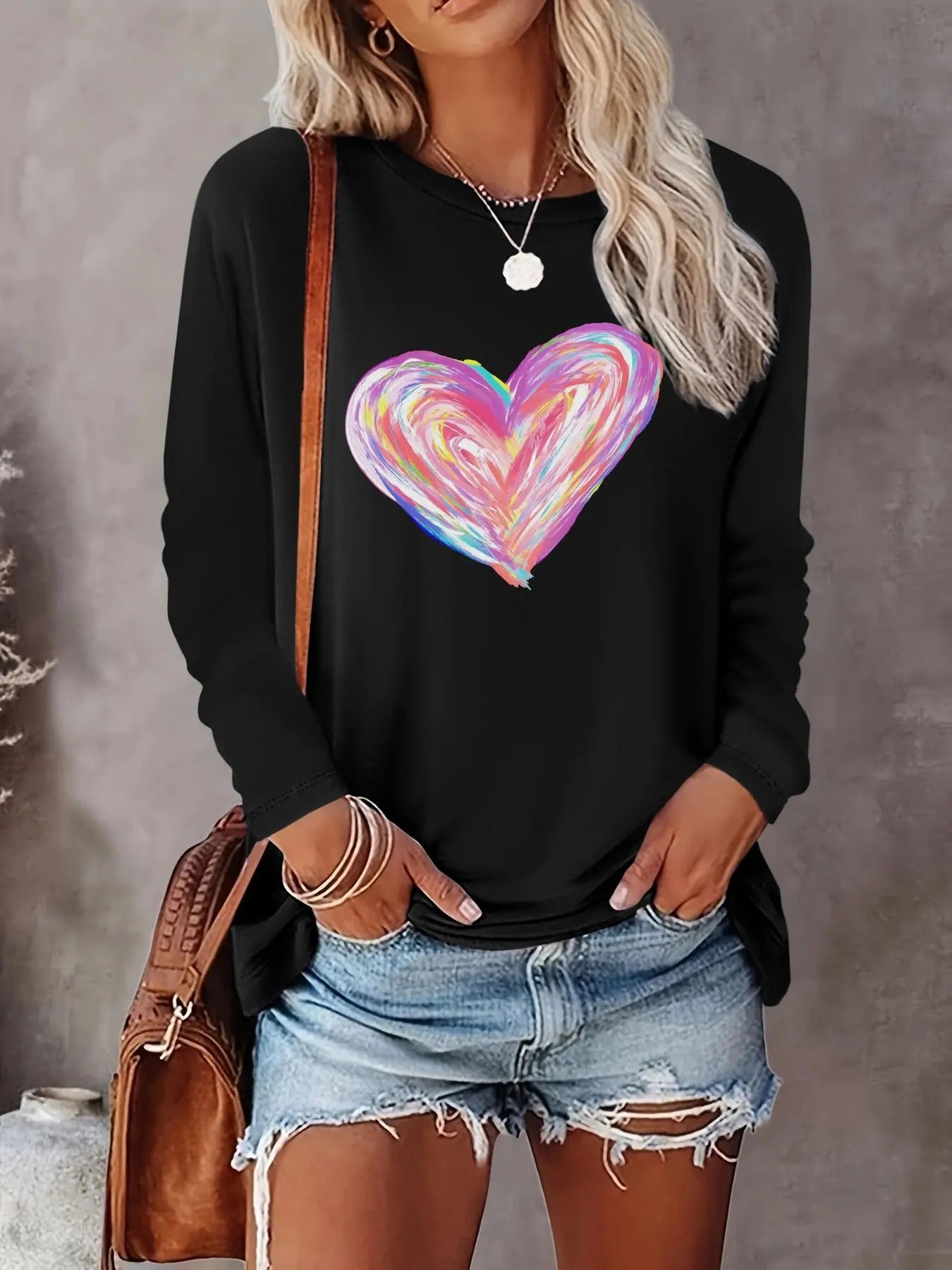 Women's Heart Print Round Neck Tee, Fashion Casual Crew Neck Long Sleeve T-shirt for Daily Outdoor Wear, Women Tops for...