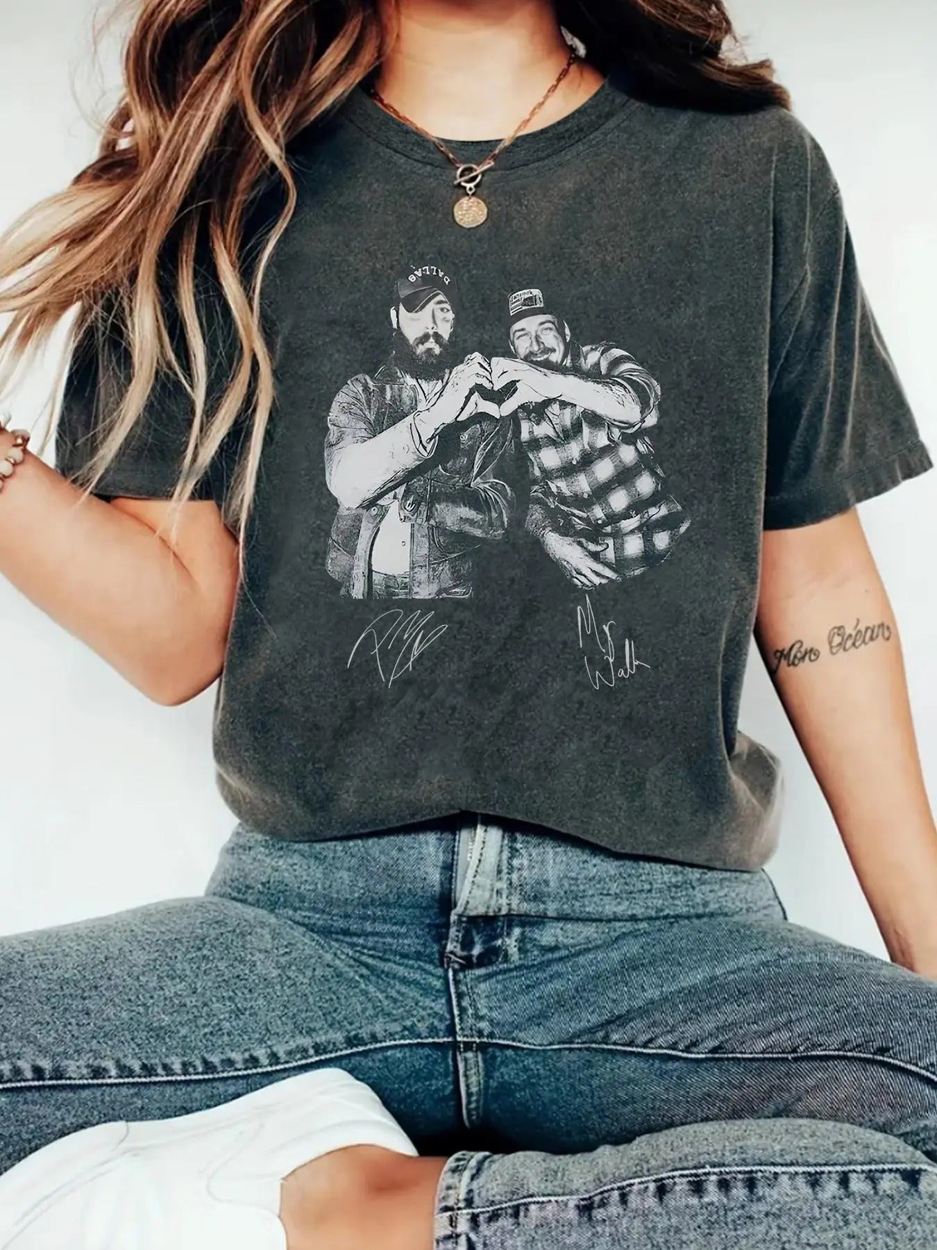 Women's Letter & Figure Print Drop Shoulder Tee, Casual Short Sleeve Round Neck T-shirt for Summer, Fashion Women's Top...