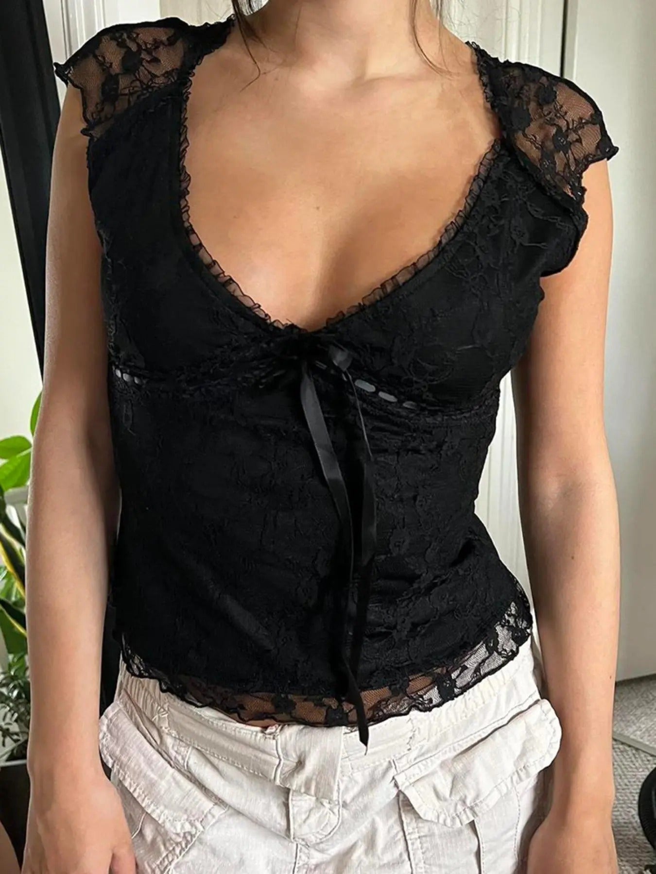 Women's Plain Contrast Lace Bow Decor Hollow Out Tee, Casual Scoop Neck Cap Sleeve T-Shirt for Summer, Fashion Women's...