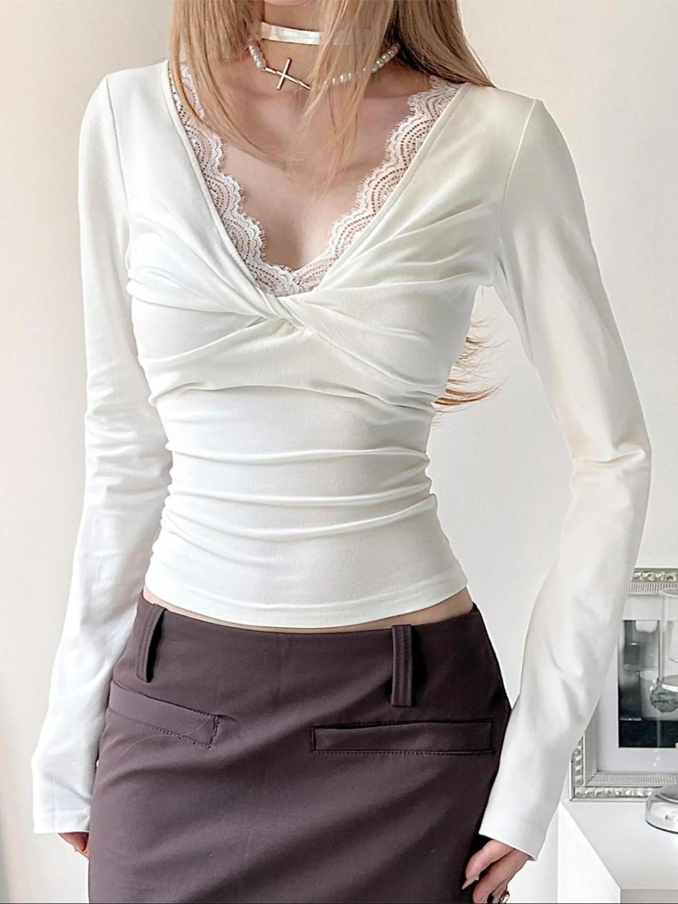 Women's Plain Contrast Lace Twist Front Tee, Elegant V Neck Long Sleeve T-shirt for Spring & Fall, Women's Top for Daily...