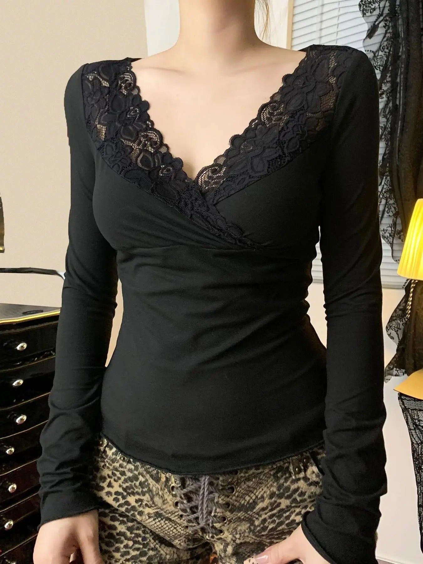 Women's Plain Lace Trim V Neck Tee, Casual Long Sleeve T-shirt for Spring & Fall, Women's Top for Daily Wear Hoodie,...