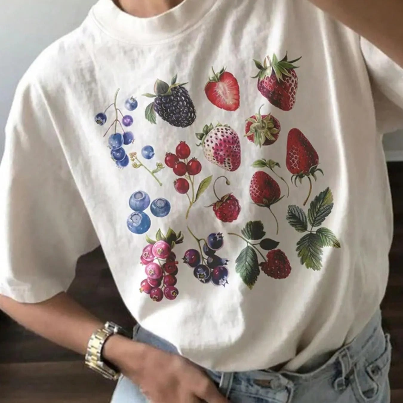 Women's Strawberry & Blueberry Print Round Neck Tee, Casual Short Sleeve Crew Neck T-shirt for Summer, Fashion Women's...