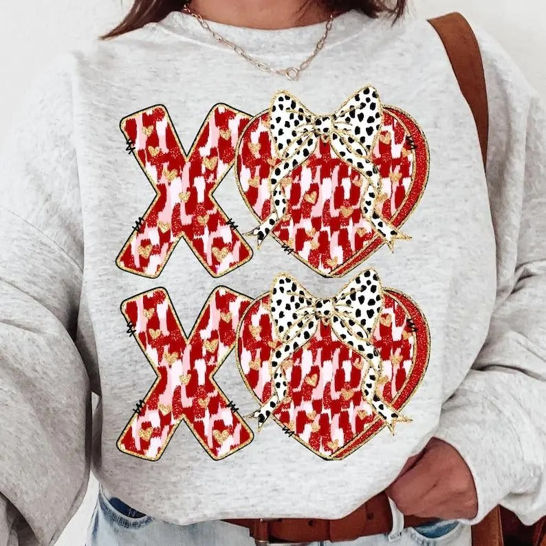 XOXO Valentine Day Heart Brushstroke Sweatshirt, Hoodie, T-Shirt, Valentine Shirt, Valentines day Shirt, xoxo Shirt,...