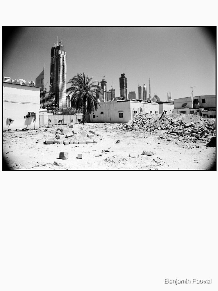 A World falling apart by Benjamin Fauvel