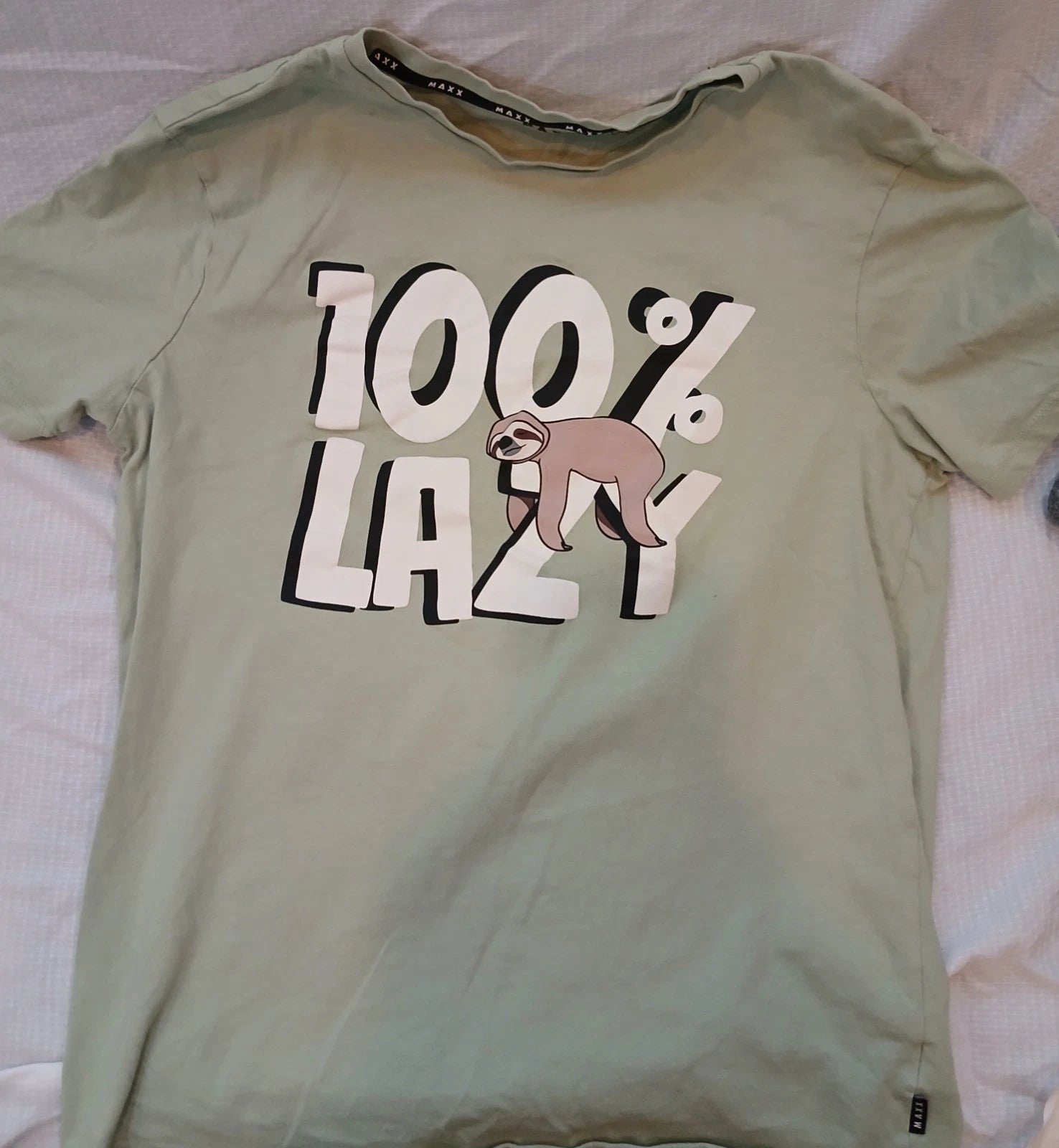 100% Lazy Sloth T-Shirt - Funny Tee - Size: Medium. by MAXX. Light Green.