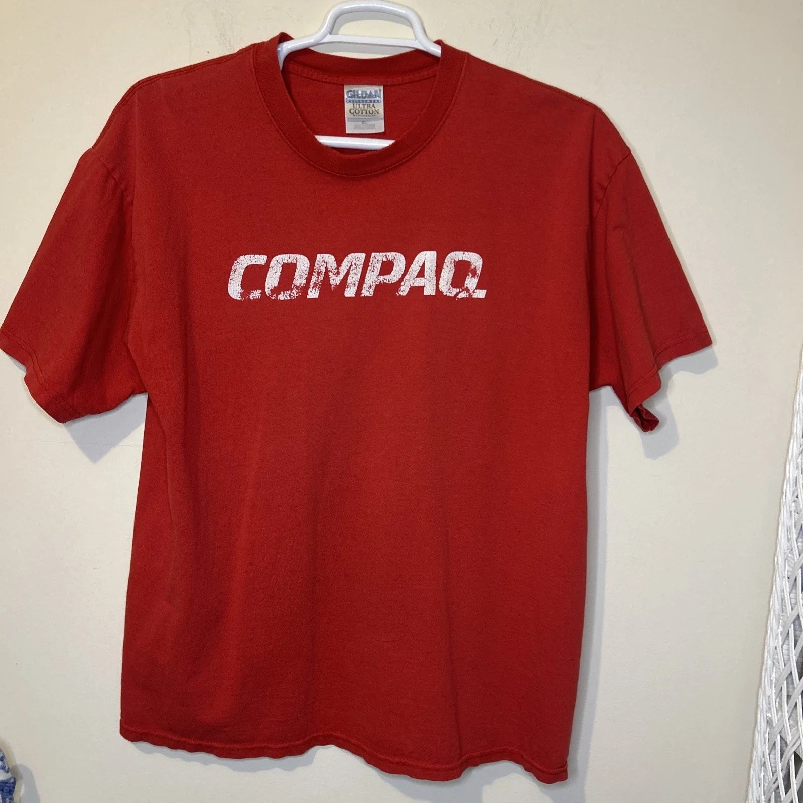 COMPAQ T Shirt Men’s XL Red Retro Computer Geek Grunge 90’s Gamer Distressed