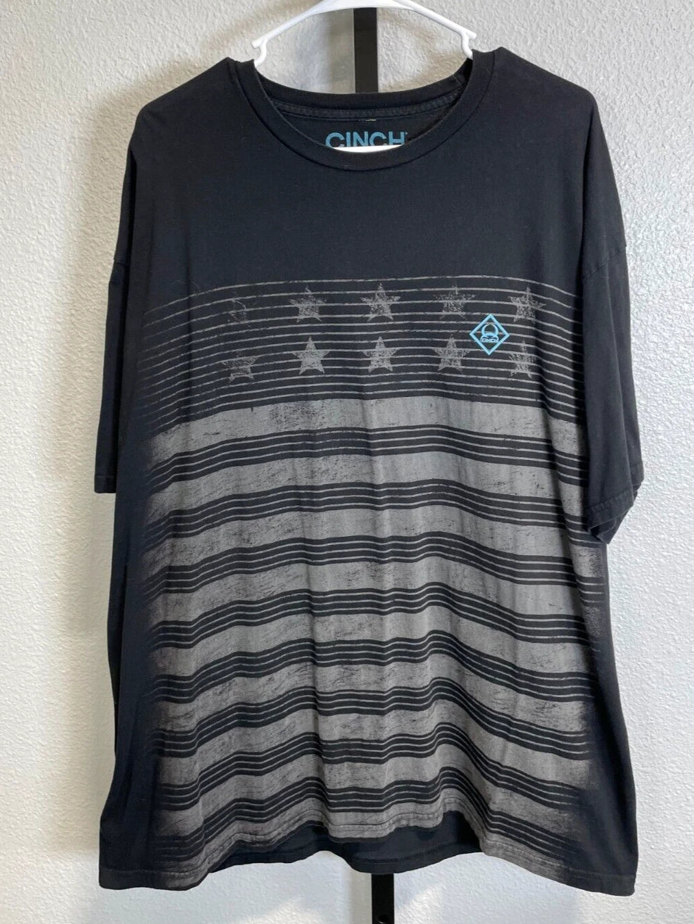 Cinch Mens Modern Fit Flag Print T-Shirt Black Gray Blue Size 2XL