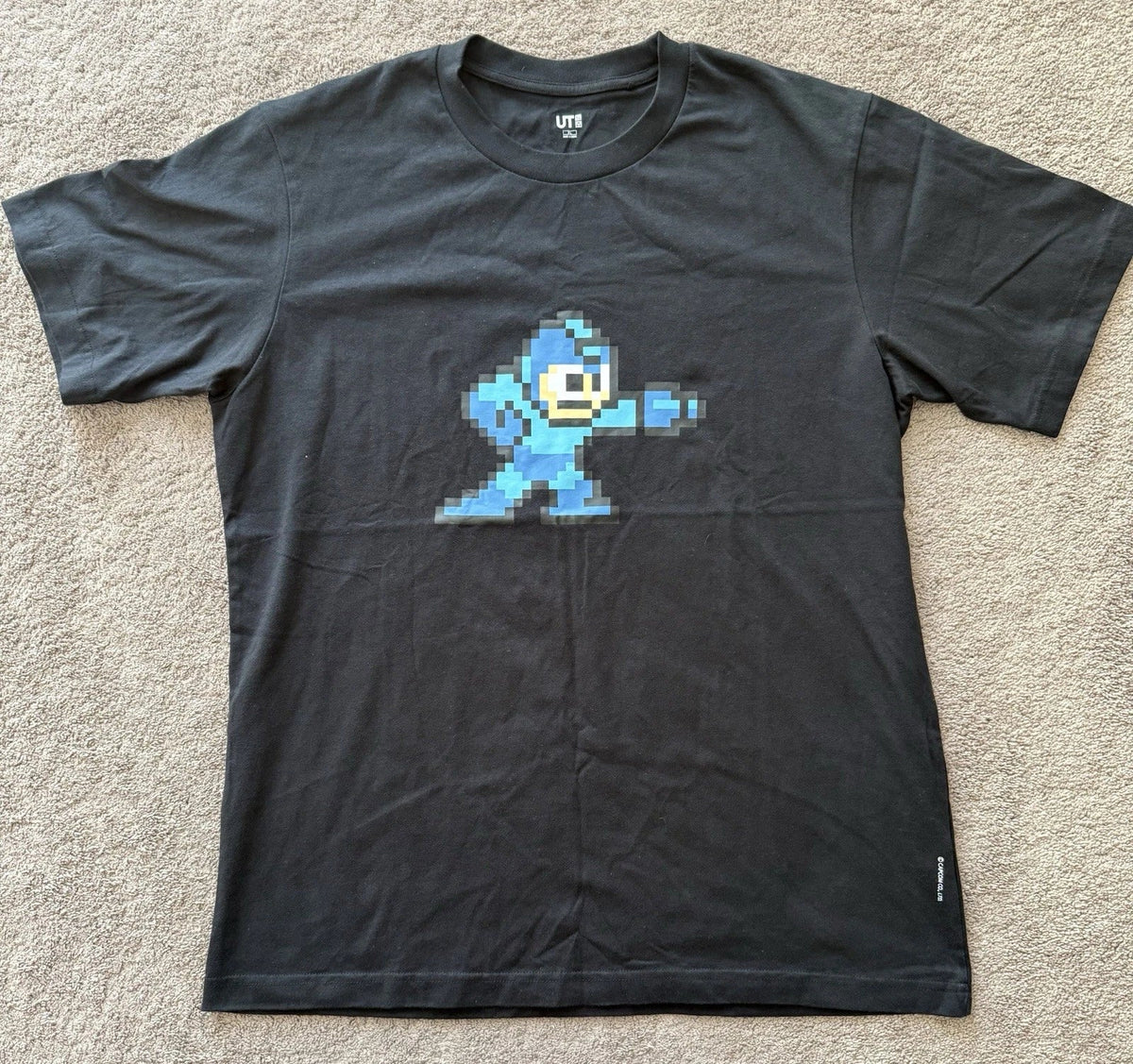 Uniqlo UT x Capcom Mega Man Black T-Shirt Men's XL Pixel Art