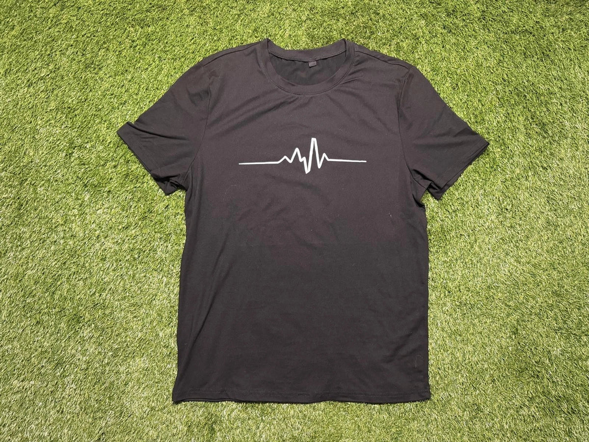 Minimalist Heartbeat Line Graphic T-Shirt Men’s Small Black Crew Neck Tee