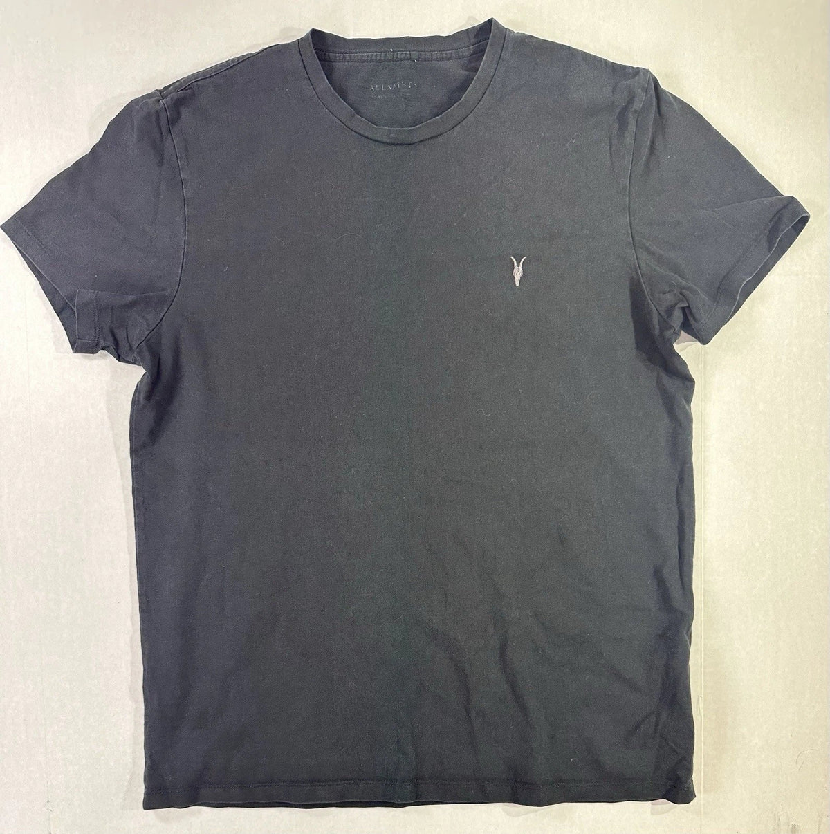 AllSaints Black Ram Skull Logo T-Shirt Men’s Medium Minimalist Casual Tee