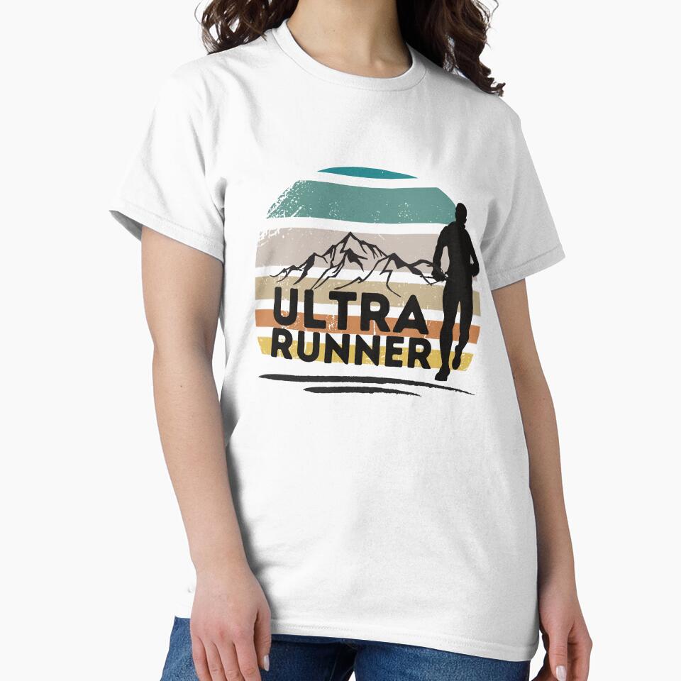 Ultra Runner Sunset Mountains by PlanBesser